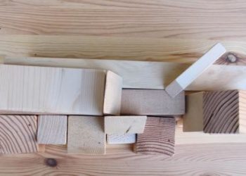 Come Dipingere Il Legno Di Bianco.Come Verniciare Il Legno A Smalto O Impregnante Bricoliamo